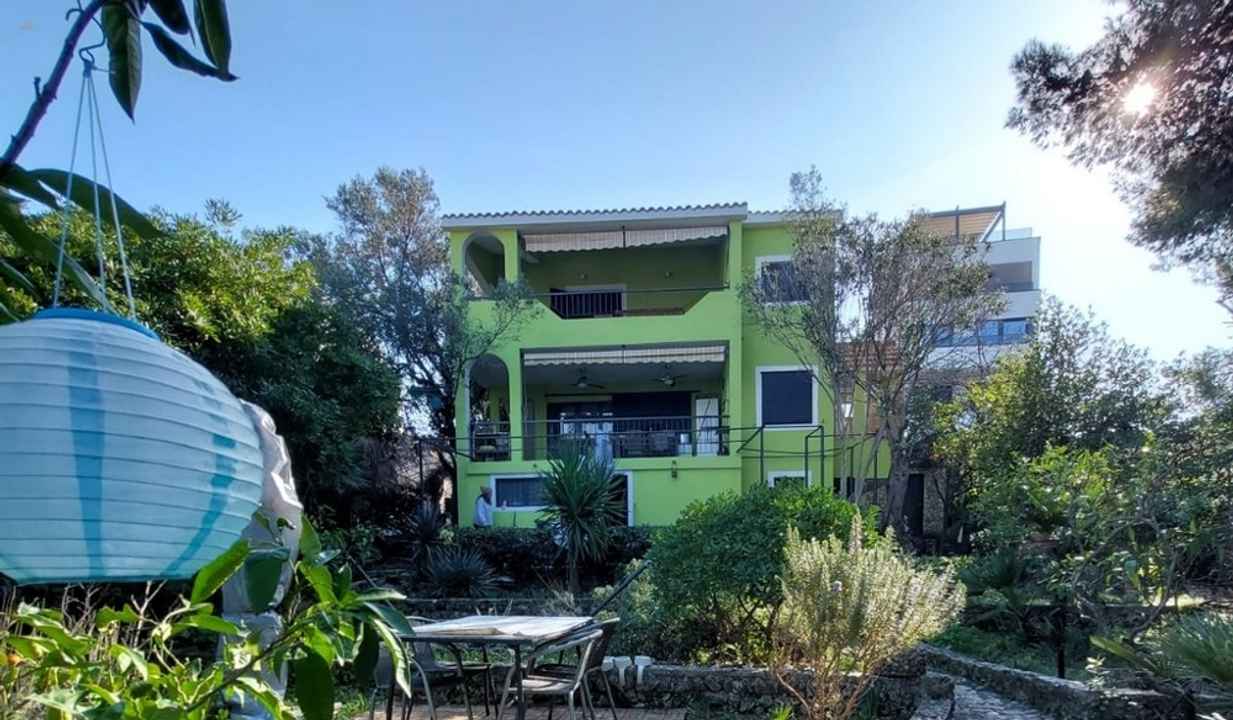 Haus mit zwei Appartements nahe dem Strand