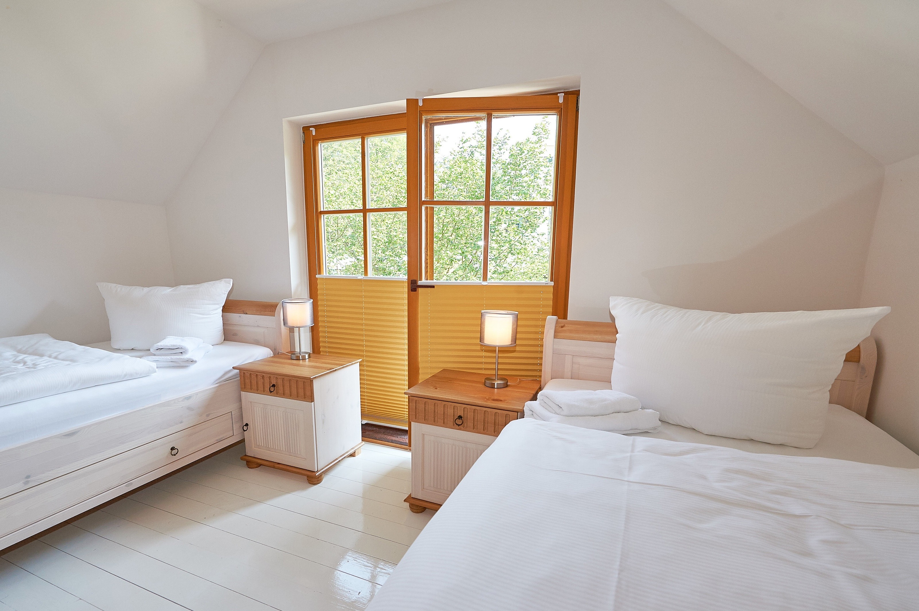 Thumbnail von Holz trifft Hochufer: 4 strandnahe Wohneinheiten - Meeresrauschen gratis!