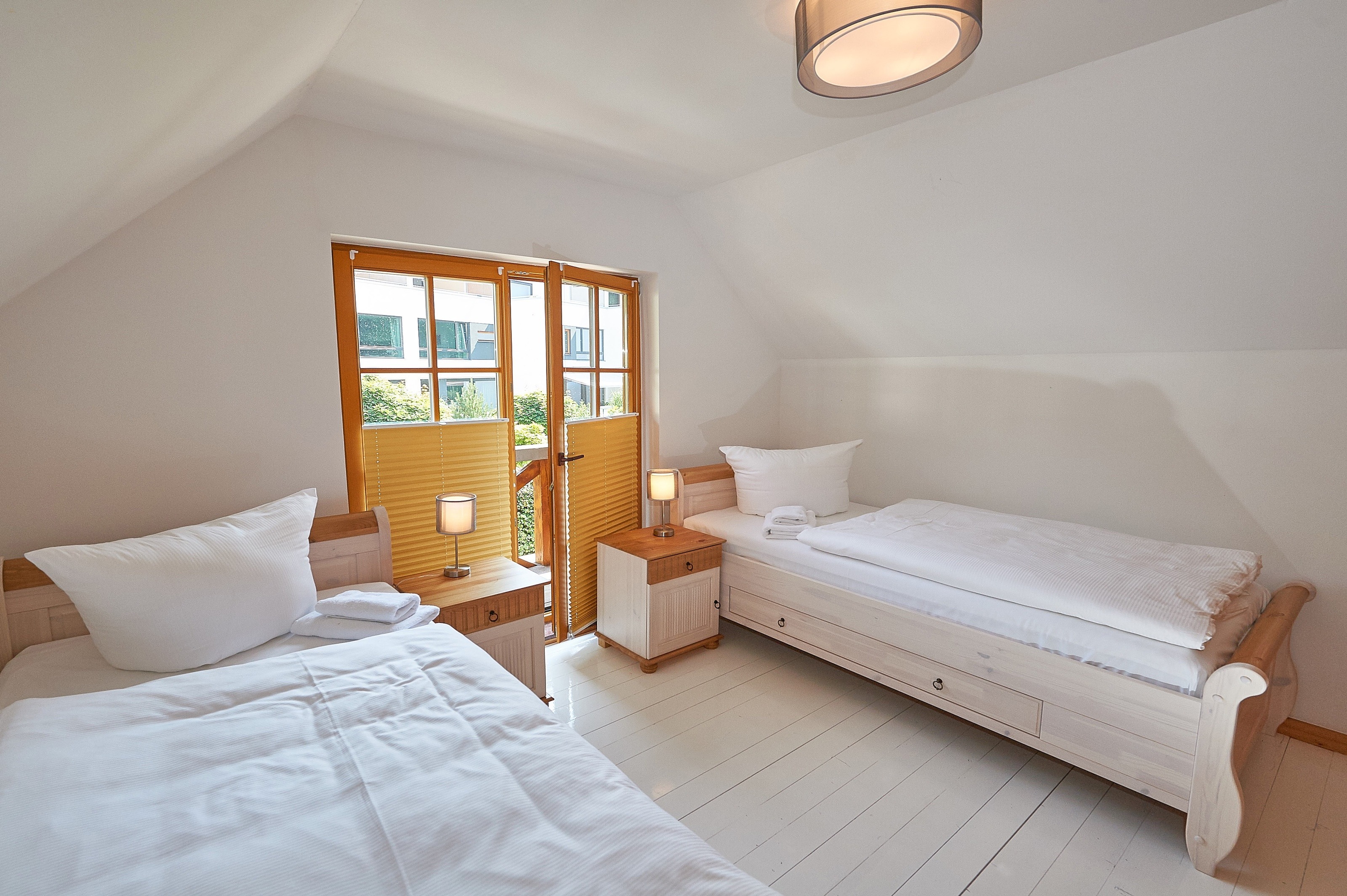 Thumbnail von Holz trifft Hochufer: 4 strandnahe Wohneinheiten - Meeresrauschen gratis!