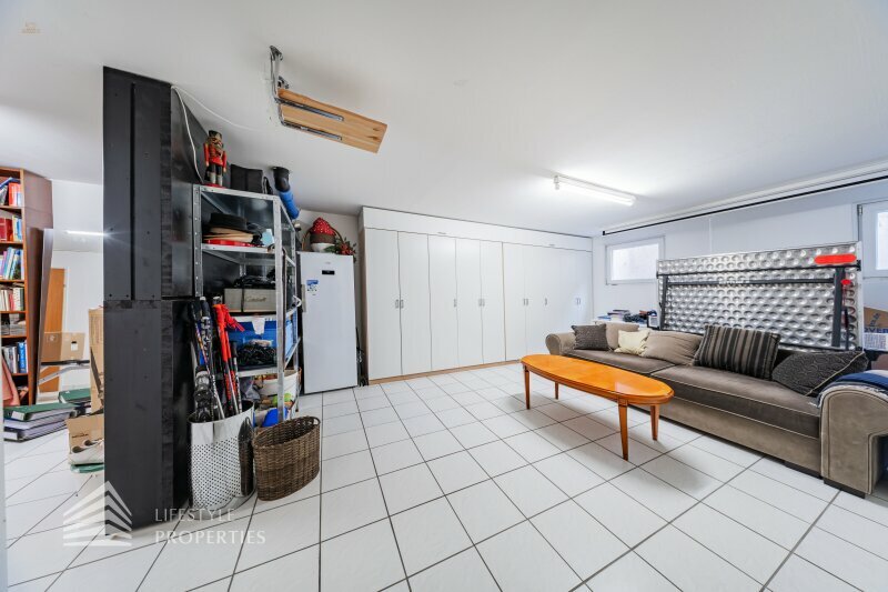 Thumbnail von Luxuriöse Villa im Wienerwald – Beheizter Salzwasserpool, Gartenparadies & Premium-Parkmöglichkeiten