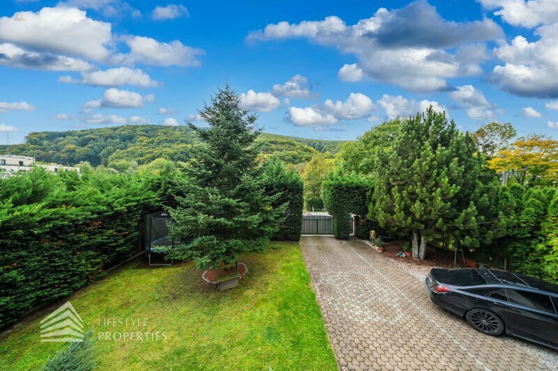 Thumbnail von Luxuriöse Villa im Wienerwald – Beheizter Salzwasserpool, Gartenparadies & Premium-Parkmöglichkeiten