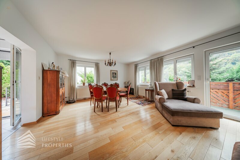 Thumbnail von Luxuriöse Villa im Wienerwald – Beheizter Salzwasserpool, Gartenparadies & Premium-Parkmöglichkeiten