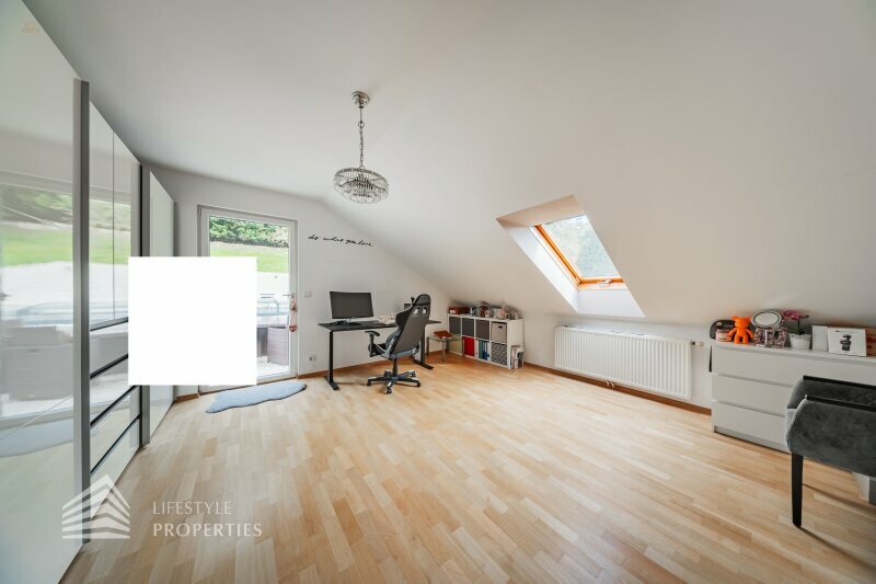 Thumbnail von Luxuriöse Villa im Wienerwald – Beheizter Salzwasserpool, Gartenparadies & Premium-Parkmöglichkeiten