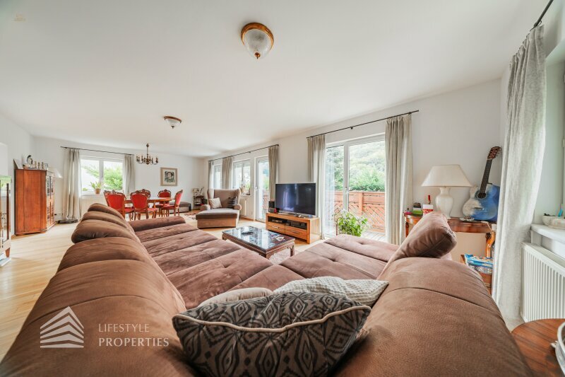 Thumbnail von Luxuriöse Villa im Wienerwald – Beheizter Salzwasserpool, Gartenparadies & Premium-Parkmöglichkeiten