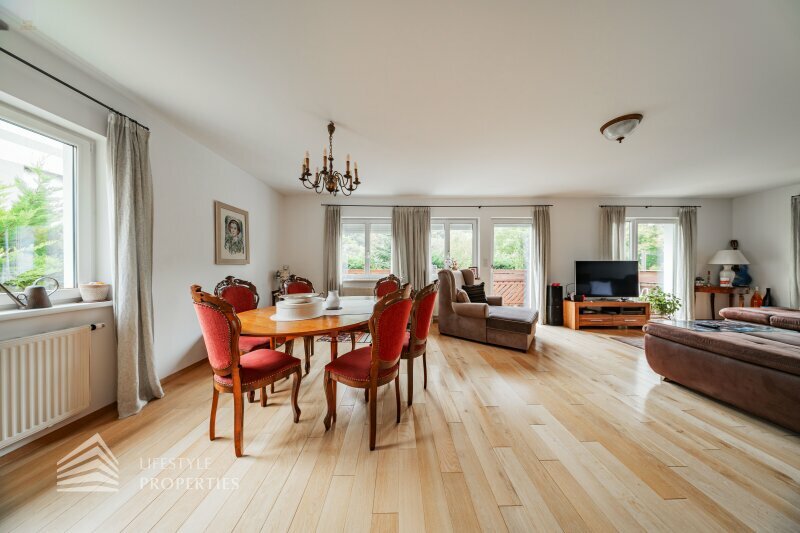 Thumbnail von Luxuriöse Villa im Wienerwald – Beheizter Salzwasserpool, Gartenparadies & Premium-Parkmöglichkeiten