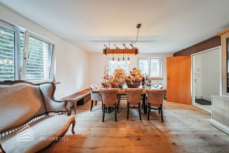 Thumbnail von Luxuriöse Villa im Wienerwald – Beheizter Salzwasserpool, Gartenparadies & Premium-Parkmöglichkeiten