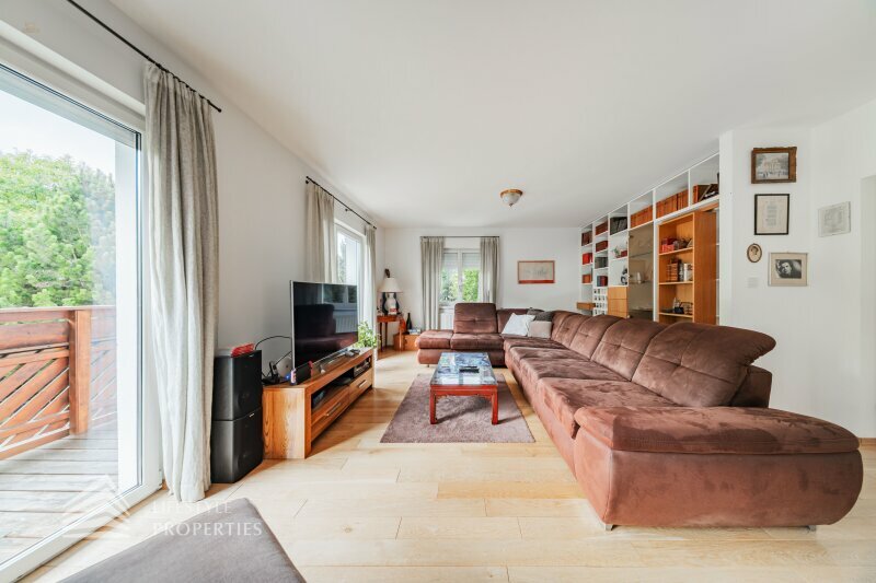 Thumbnail von Luxuriöse Villa im Wienerwald – Beheizter Salzwasserpool, Gartenparadies & Premium-Parkmöglichkeiten