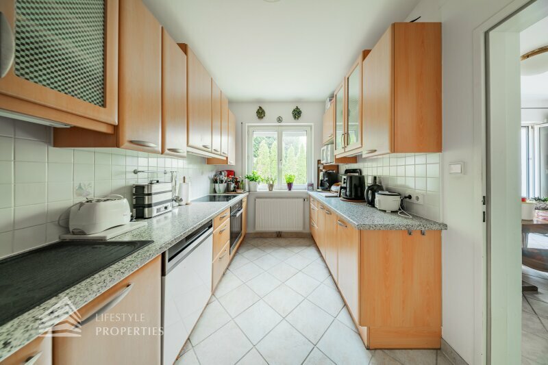 Thumbnail von Luxuriöse Villa im Wienerwald – Beheizter Salzwasserpool, Gartenparadies & Premium-Parkmöglichkeiten