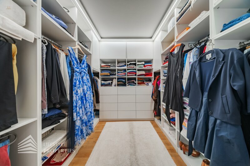 Thumbnail von Luxuriöse Villa im Wienerwald – Beheizter Salzwasserpool, Gartenparadies & Premium-Parkmöglichkeiten