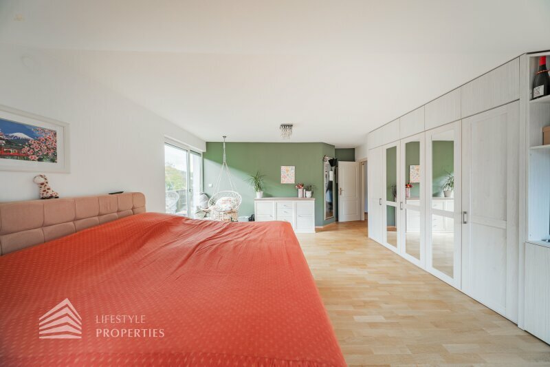 Thumbnail von Luxuriöse Villa im Wienerwald – Beheizter Salzwasserpool, Gartenparadies & Premium-Parkmöglichkeiten