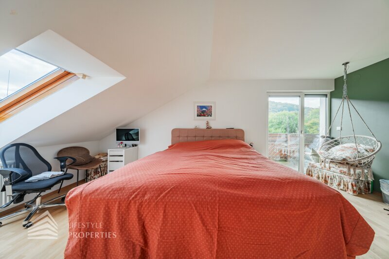 Thumbnail von Luxuriöse Villa im Wienerwald – Beheizter Salzwasserpool, Gartenparadies & Premium-Parkmöglichkeiten