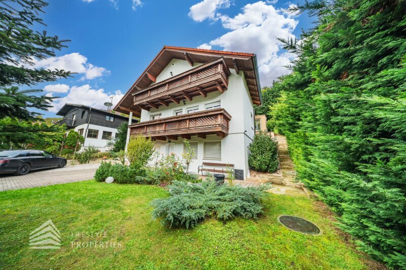 Thumbnail von Luxuriöse Villa im Wienerwald – Beheizter Salzwasserpool, Gartenparadies & Premium-Parkmöglichkeiten