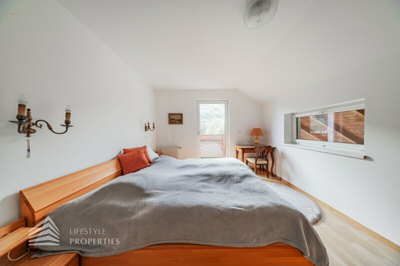 Thumbnail von Luxuriöse Villa im Wienerwald – Beheizter Salzwasserpool, Gartenparadies & Premium-Parkmöglichkeiten