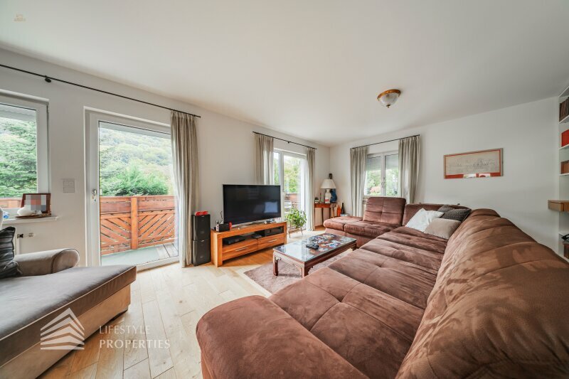 Thumbnail von Luxuriöse Villa im Wienerwald – Beheizter Salzwasserpool, Gartenparadies & Premium-Parkmöglichkeiten