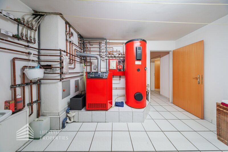 Thumbnail von Luxuriöse Villa im Wienerwald – Beheizter Salzwasserpool, Gartenparadies & Premium-Parkmöglichkeiten