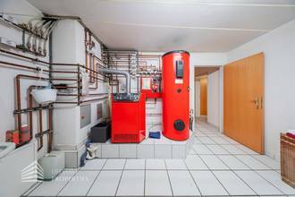 Thumbnail von Luxuriöse Villa im Wienerwald – Beheizter Salzwasserpool, Gartenparadies & Premium-Parkmöglichkeiten