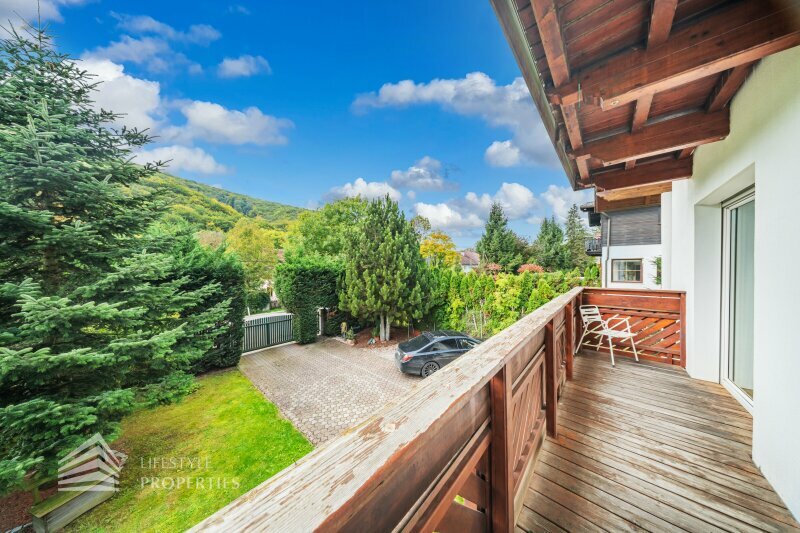 Thumbnail von Luxuriöse Villa im Wienerwald – Beheizter Salzwasserpool, Gartenparadies & Premium-Parkmöglichkeiten