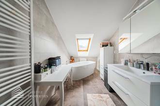 Thumbnail von Luxuriöse Villa im Wienerwald – Beheizter Salzwasserpool, Gartenparadies & Premium-Parkmöglichkeiten