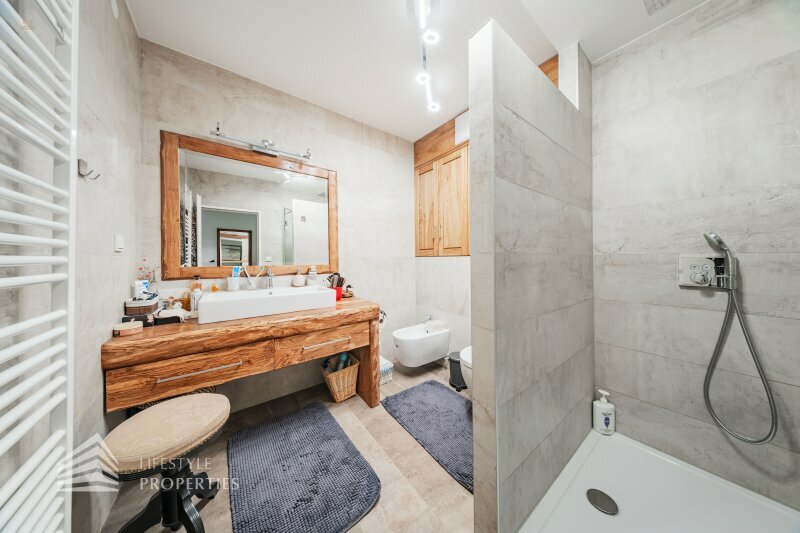 Thumbnail von Luxuriöse Villa im Wienerwald – Beheizter Salzwasserpool, Gartenparadies & Premium-Parkmöglichkeiten