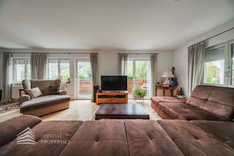 Thumbnail von Luxuriöse Villa im Wienerwald – Beheizter Salzwasserpool, Gartenparadies & Premium-Parkmöglichkeiten