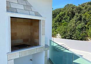 Thumbnail von Moderne Luxusvilla mit Pool und Panorama-Meerblick