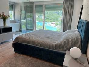 Thumbnail von Moderne Luxusvilla mit Pool und Panorama-Meerblick