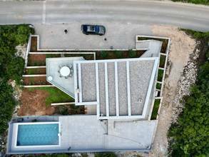 Thumbnail von Moderne Luxusvilla mit Pool und Panorama-Meerblick