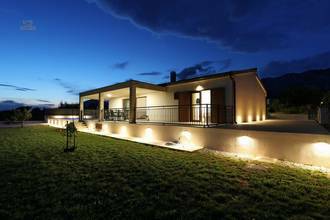 Thumbnail von Moderner Bungalow mit Pool und Meerblick