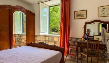 Thumbnail von Immogold Familienfreundliche Villa mit riesigen Obstgarten und vier Schlafzimmern