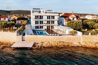 Thumbnail von Nowoczesna luksusowa willa bezpośrednio nad morzem