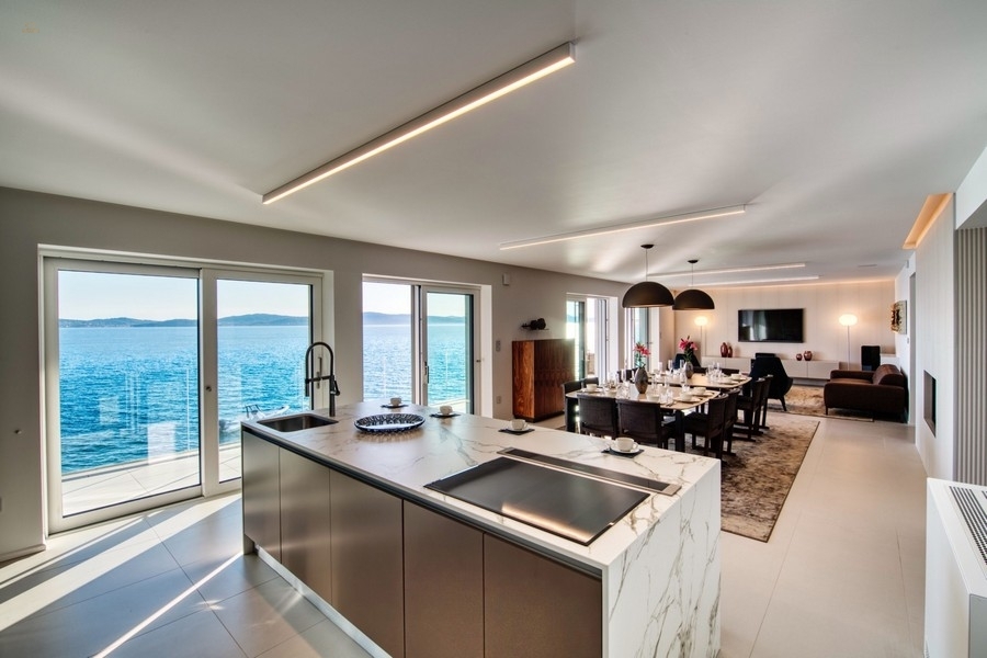 Thumbnail von Villa di lusso moderna direttamente sul mare