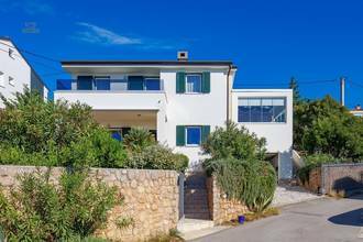 Thumbnail von Modernes Familienhaus mit wunderschönem Blick auf das Meer, Region Karlobag