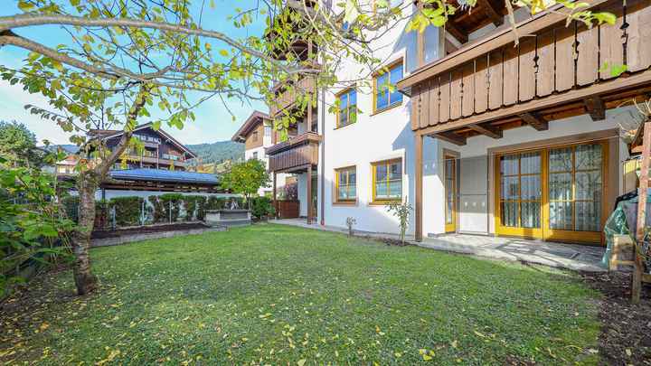 Großzügige Gartenwohnung in zentraler Ruhelage