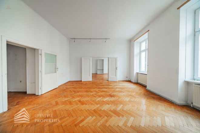 Helle, sanierungsbedürftige 4-Zimmer Wohnung, Nähe Kutschkermarkt
