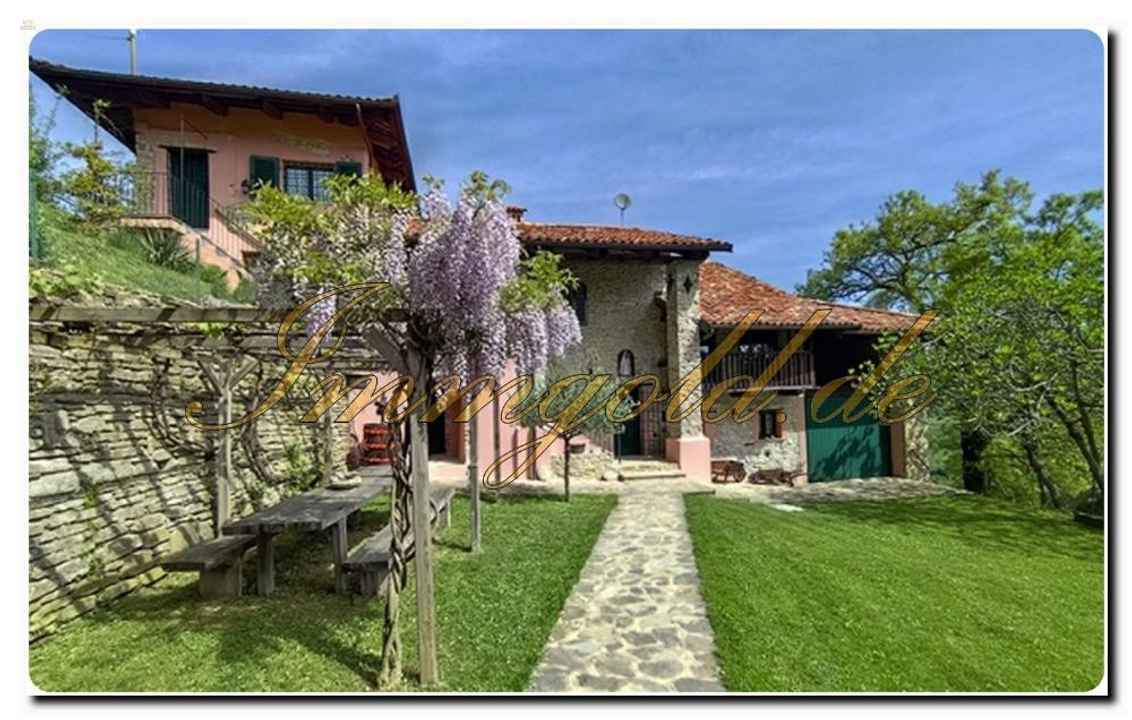 Piemontesischer Bauernhof-Steinhaus mit Grundstück in toller Lage