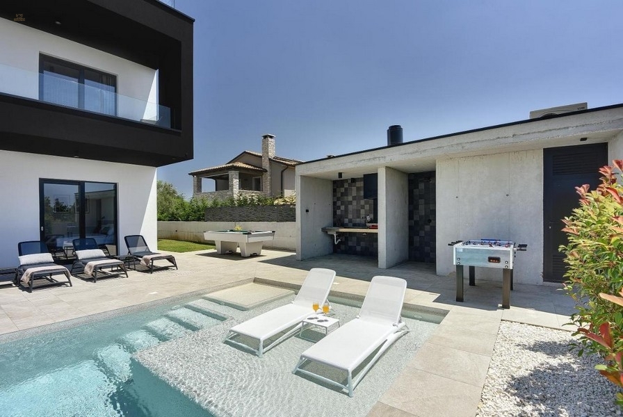 Thumbnail von Moderne Villa mit Pool und Dachterrasse