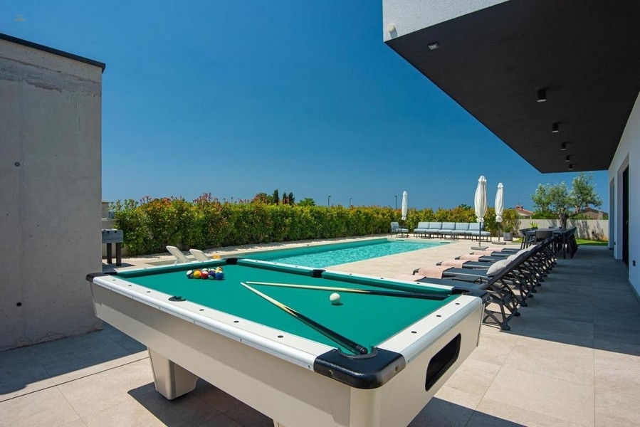 Thumbnail von Moderne Villa mit Pool und Dachterrasse