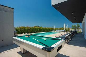 Thumbnail von Moderne Villa mit Pool und Dachterrasse