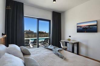 Thumbnail von Moderne Villa mit Pool und Dachterrasse