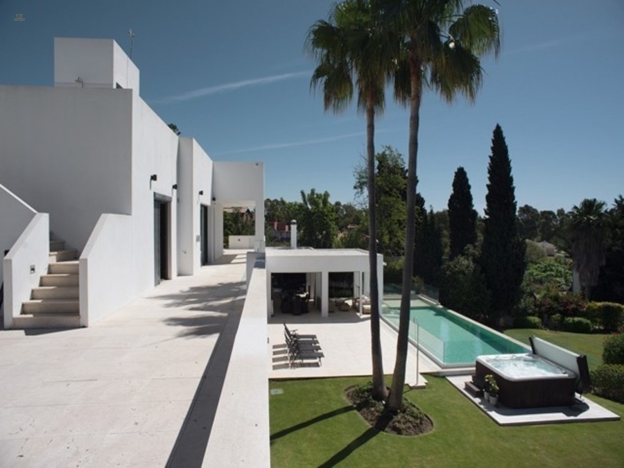 Luxus-Villa in Estepona R2420633