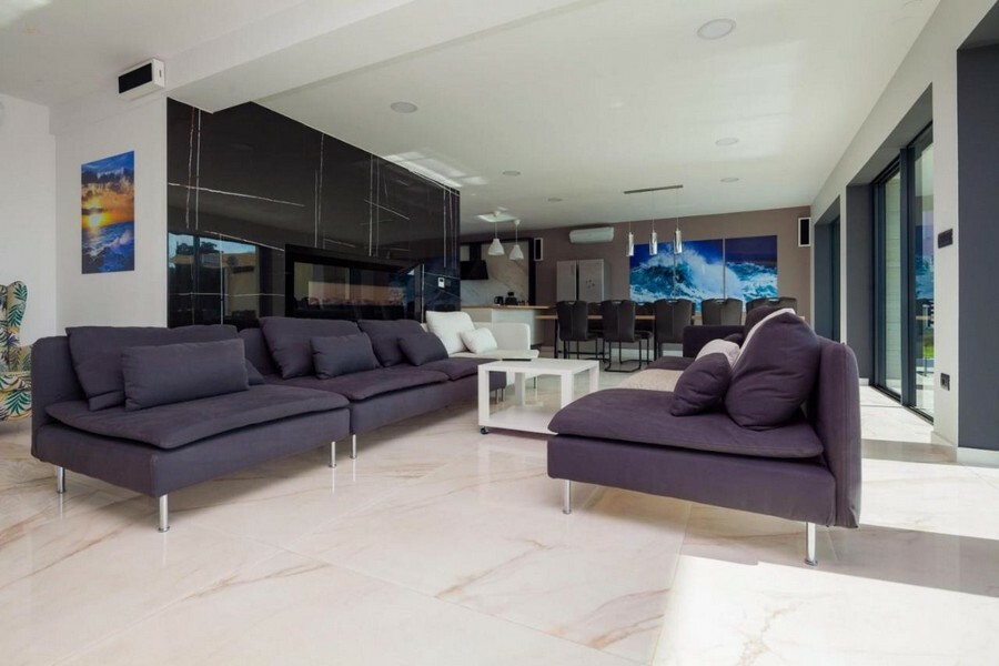 Thumbnail von Moderne Luxusvilla mit Swimmingpool und Meerblick, Region Pula