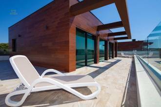 Thumbnail von Moderne Luxusvilla mit Swimmingpool und Meerblick, Region Pula