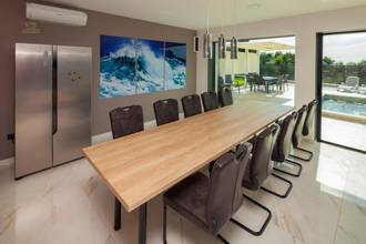 Thumbnail von Moderne Luxusvilla mit Swimmingpool und Meerblick, Region Pula