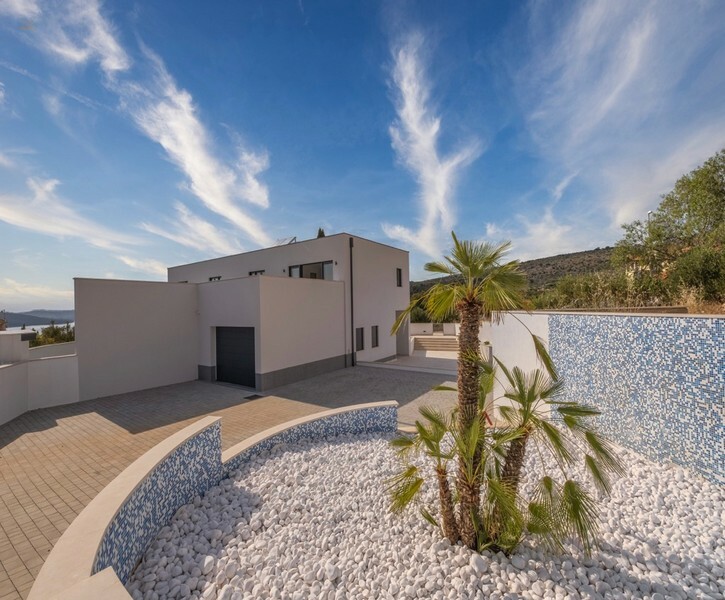 Thumbnail von Moderne Villa mit Pool nahe dem Meer