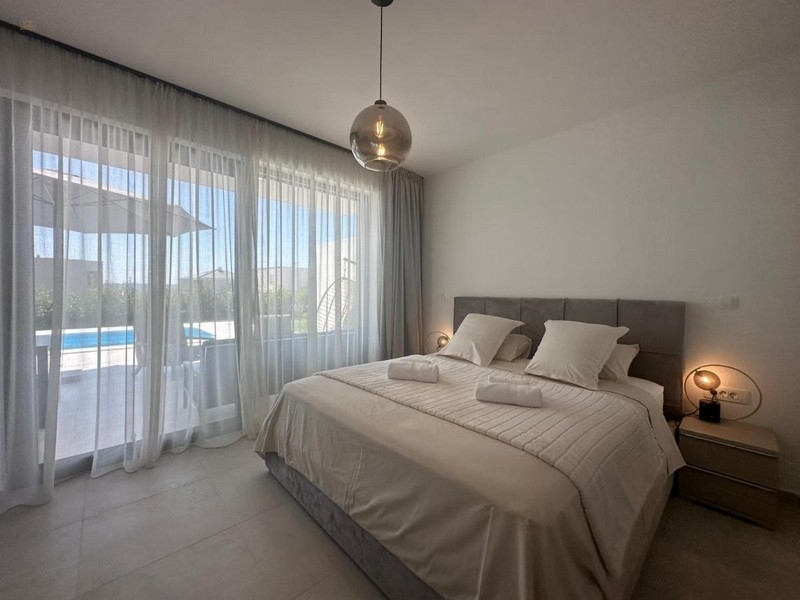 Thumbnail von Moderne Villa mit Pool und Meerblick