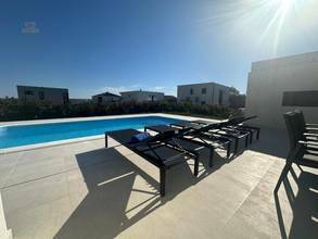 Thumbnail von Moderne Villa mit Pool und Meerblick