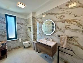 Thumbnail von Moderne Villa mit Pool und Meerblick