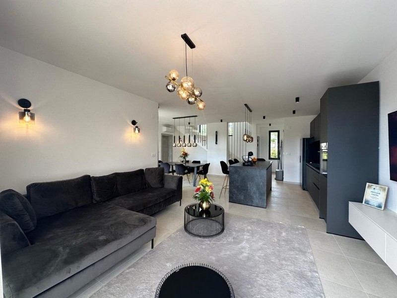 Thumbnail von Moderne Villa mit Pool und Meerblick