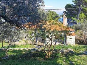 Mediterranes Steinhaus direkt am Meer