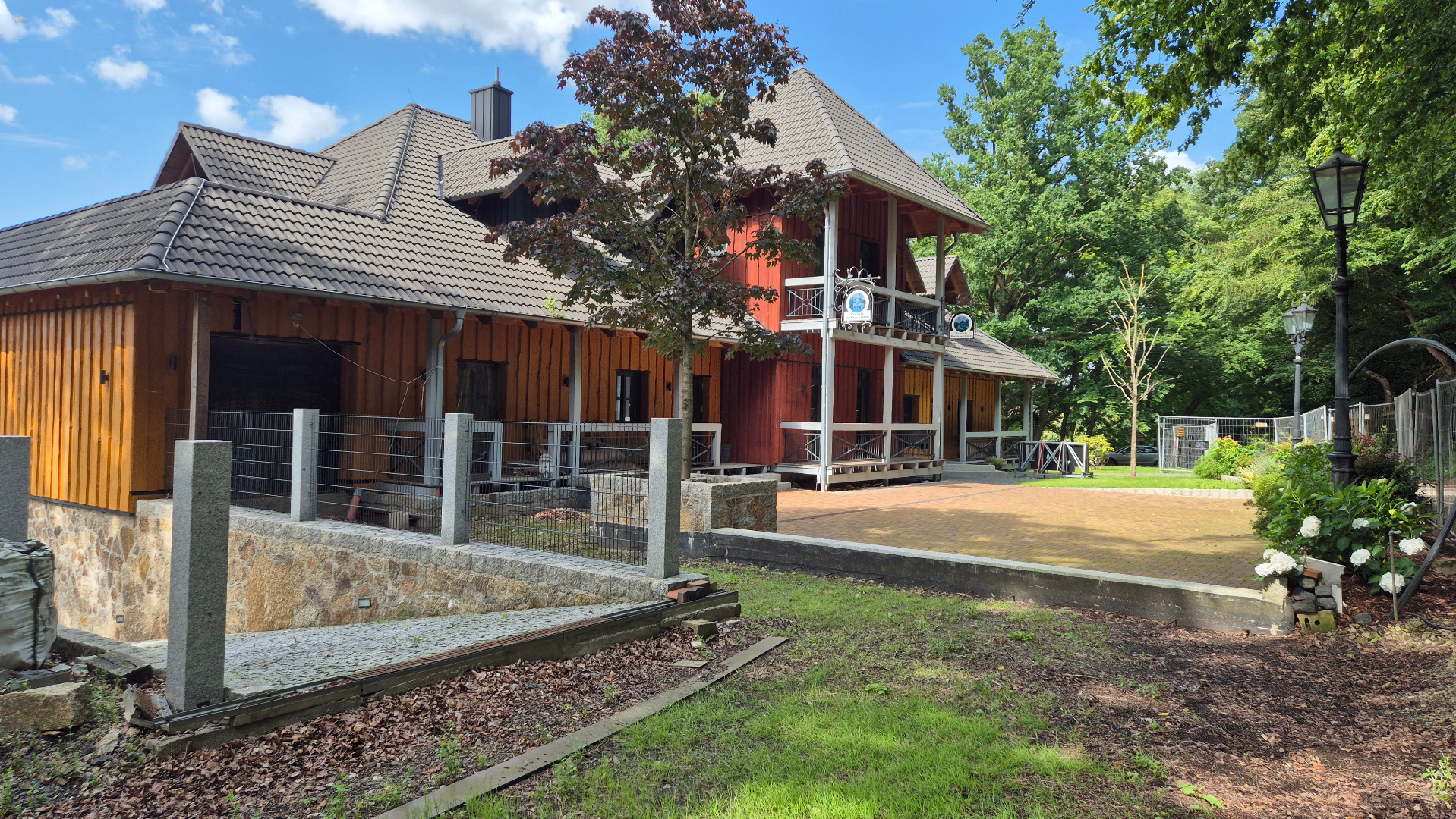 Attraktive Gewerbeimmobilie mit großem Grundstück als Kapitalanlage oder zur Eigennutzung mit enormem Potential